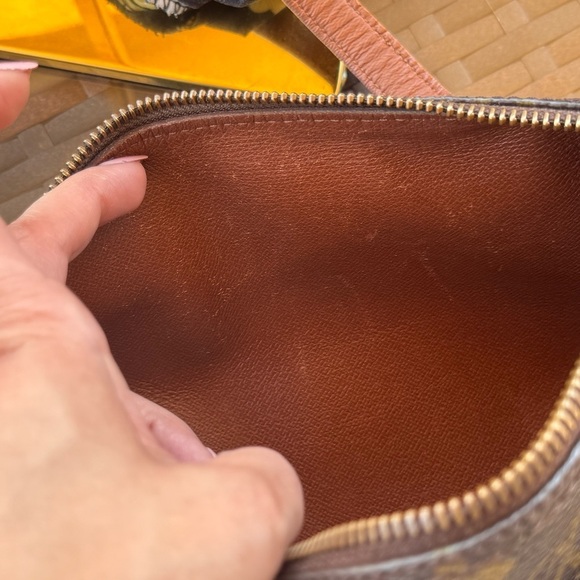 Authentic Louis Vuitton Papillon 30 with Companion - Picture 10 of 15